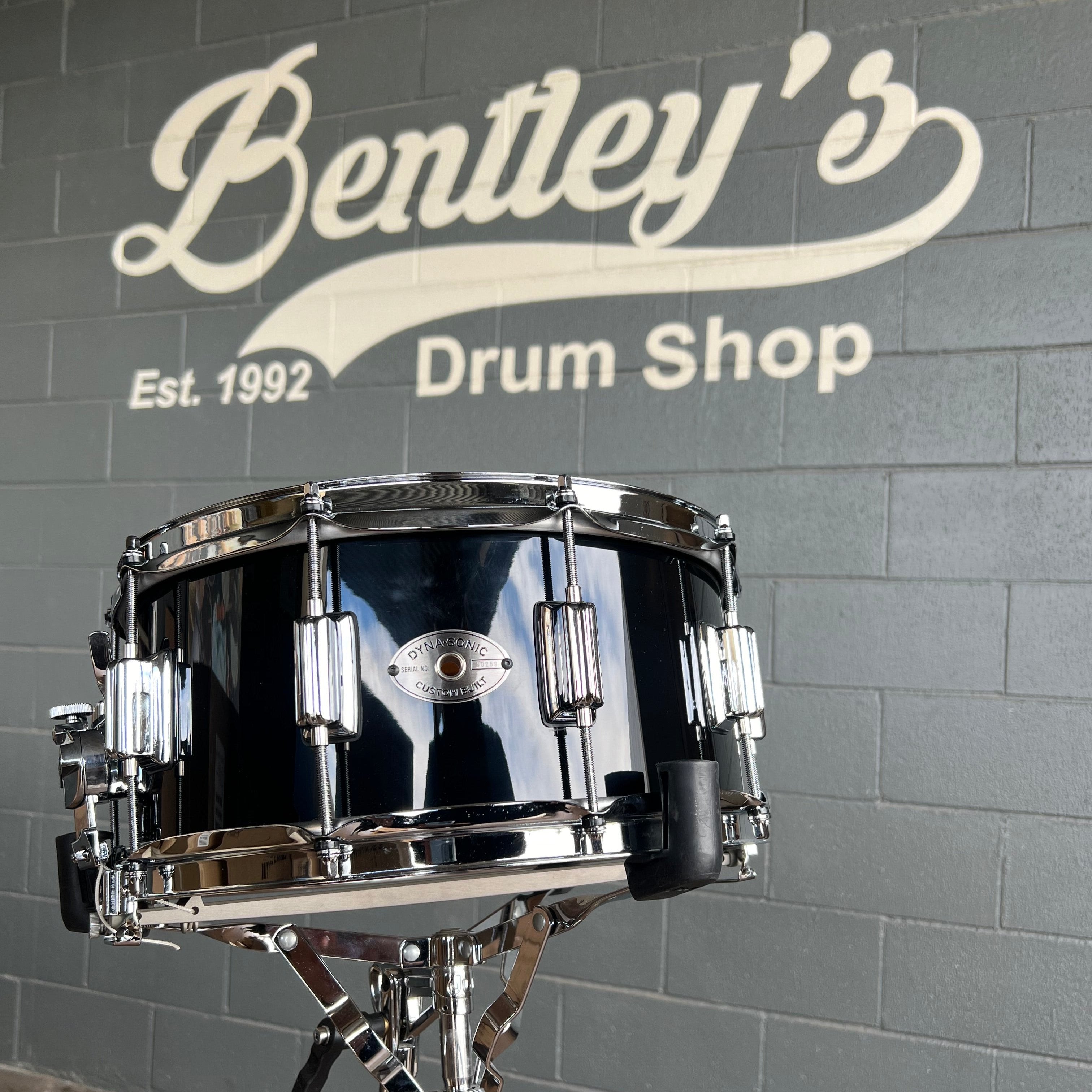 Rogers Dyna-Sonic Beavertail 6.5x14" Snare Drum in Piano Black Lacquer